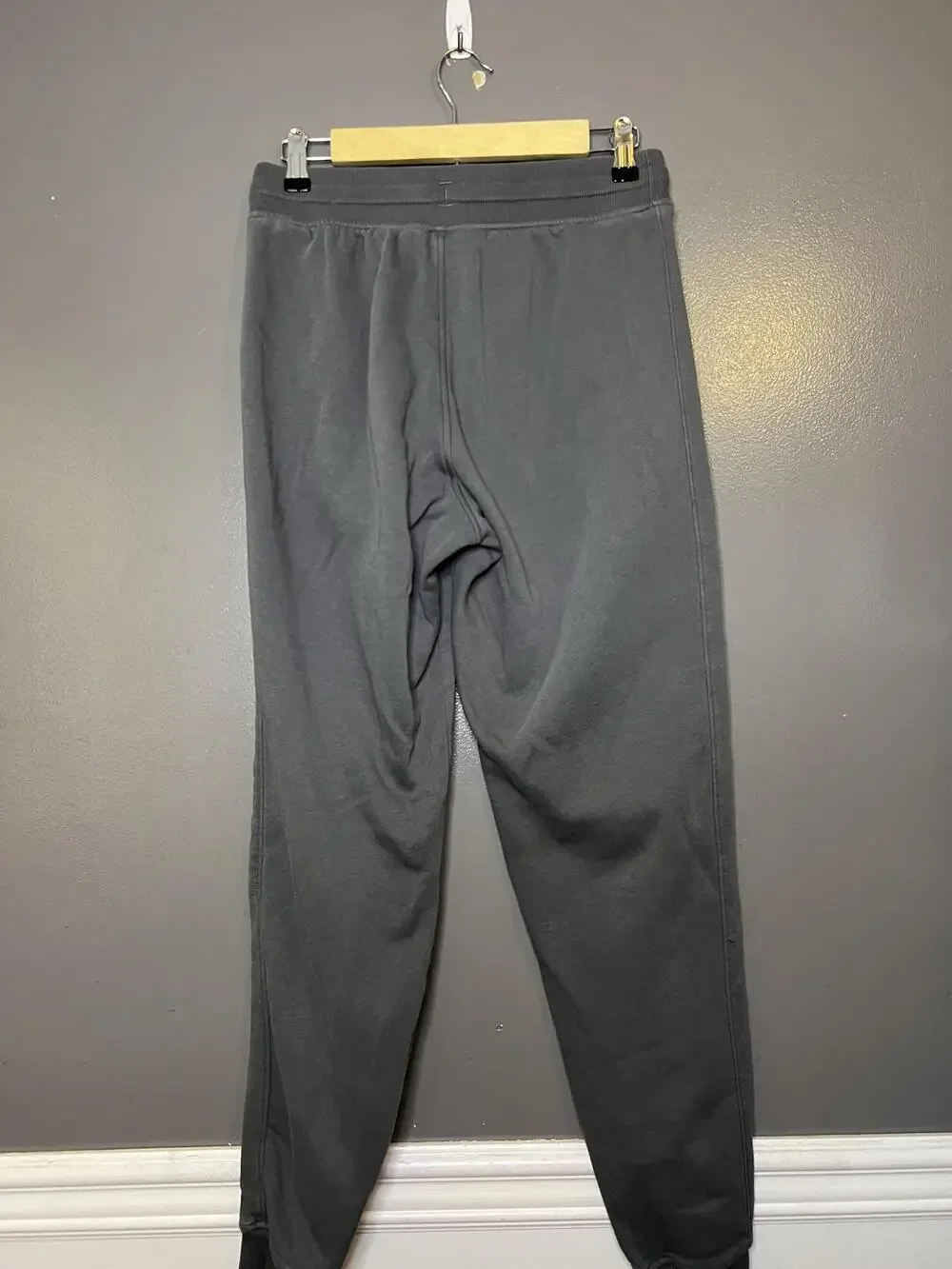 Under Armour Sweatpants Mens Medium Gray Fleece Jogger Pants Logo Athletic
